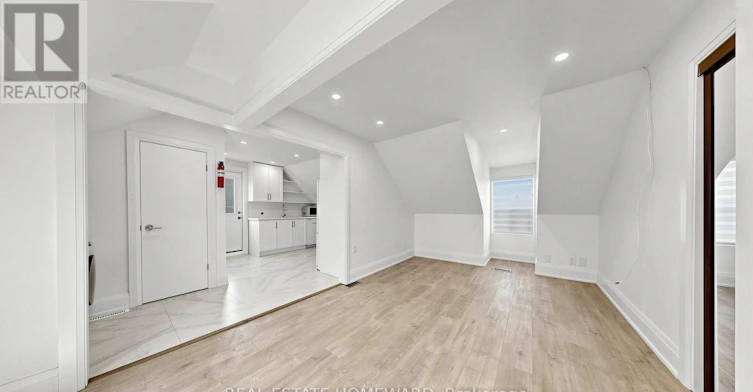 3-124 Kendal Avenue, Toronto, ON, M5R 1L9 - 6