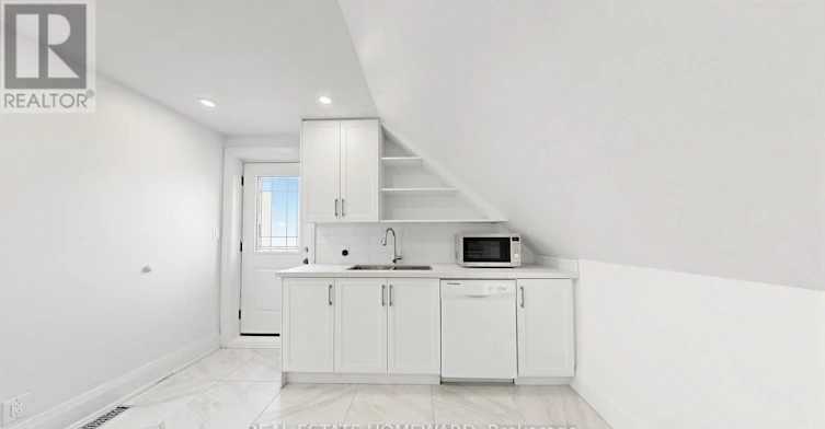 3-124 Kendal Avenue, Toronto, ON, M5R 1L9 - 12