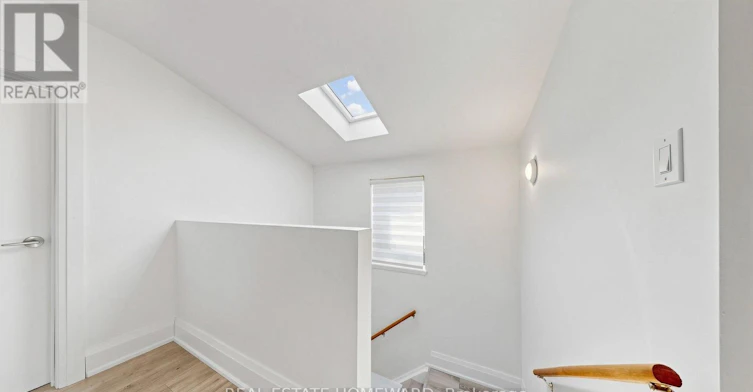 3-124 Kendal Avenue, Toronto, ON, M5R 1L9 - 4