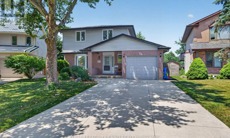 1077 Mahogany Crescent