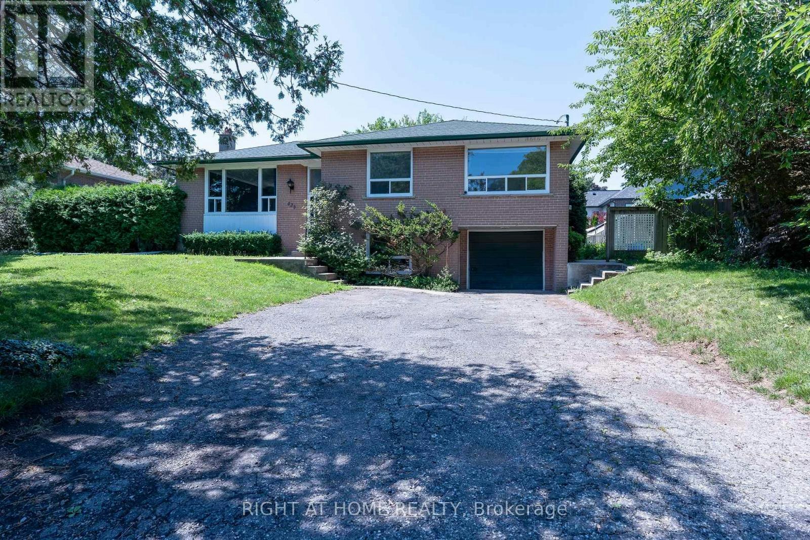 426 Seaton Drive, Oakville, ON, L6L 3Y4