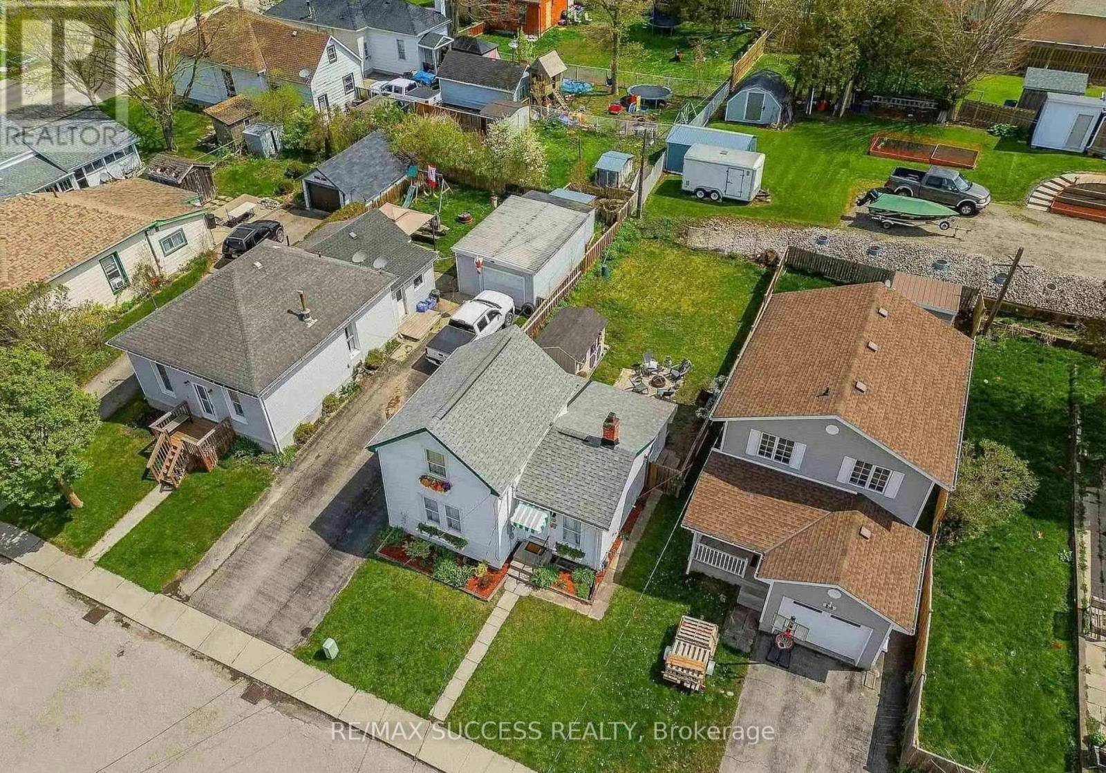 17 Dover Street, Woodstock, ON, N4S 3L7 - 35