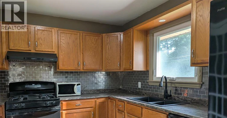 3130 Academy Drive, Windsor, ON, N9E 2H4 - 5