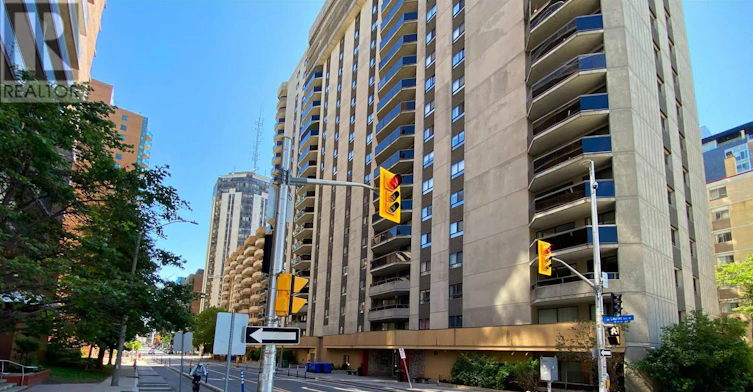 902-470 Laurier Avenue W, Ottawa, ON, K1R 7W9