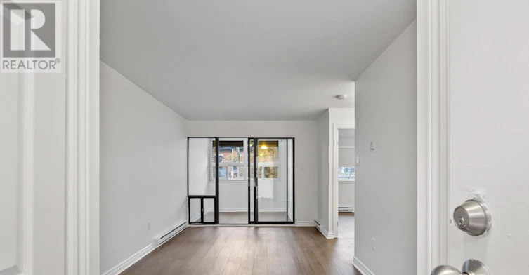 10-353 Queen Street, Toronto, ON, M5V 2A4