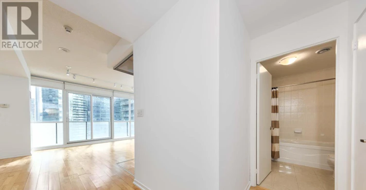 2111-65 Bremner Boulevard, Toronto, ON, M5J 0A7 - 3