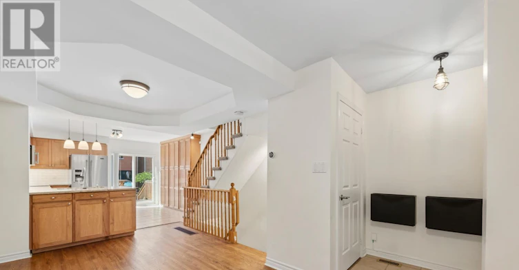 21 Littleyork Road, Toronto, ON, M4E 3W6 - 3