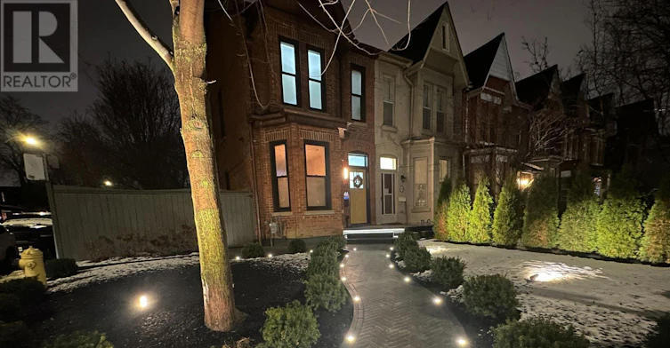 2-50 Russell Street, Toronto, ON, M5S 1B7