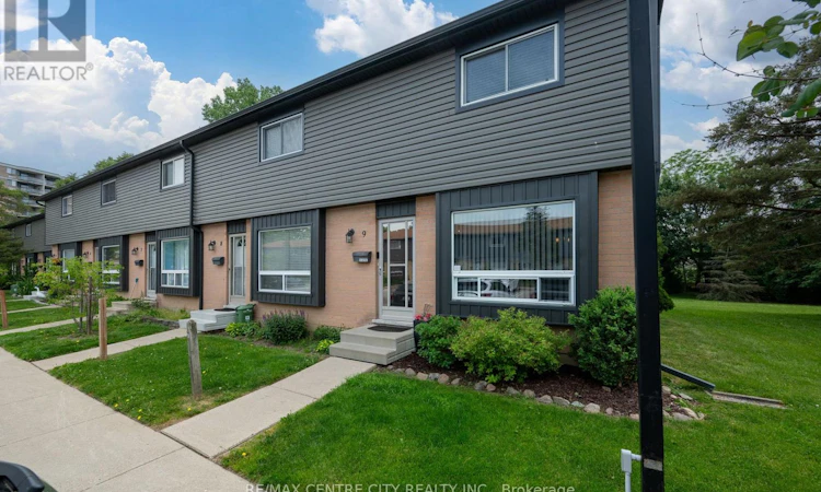 9-475 Sandringham Crescent