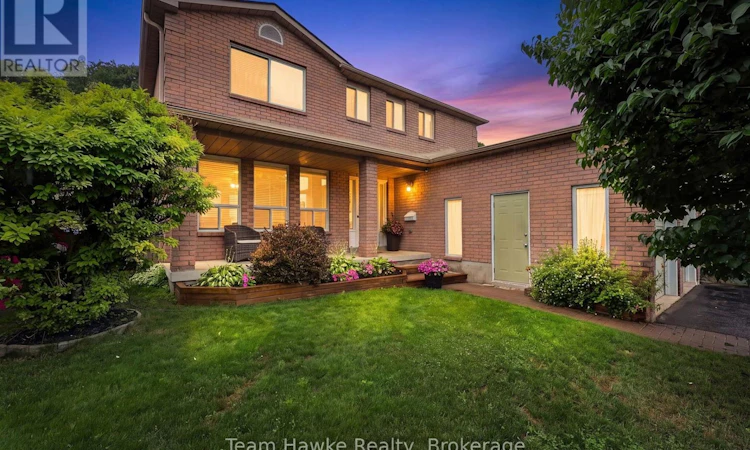 1085 Dina Crescent