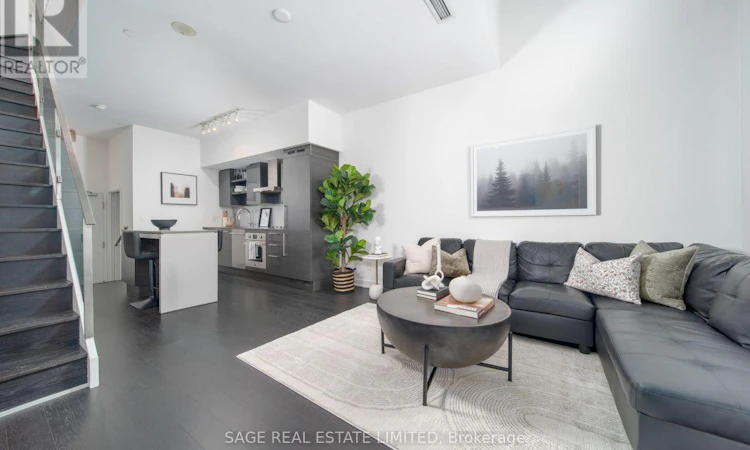 118-1030 King Street W