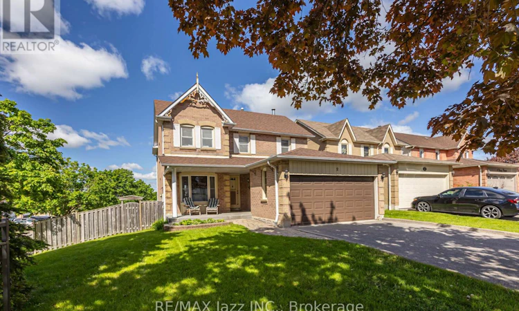2 Coomer Crescent