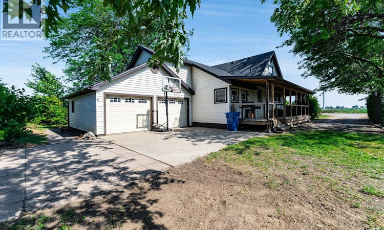 451 10 Road East