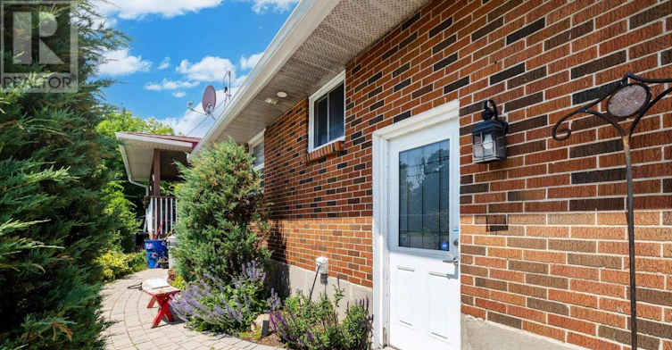 924 Rex Avenue, Ottawa, ON, K2A 2P7