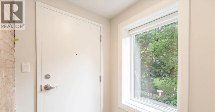 100-72 Erb Street E, Waterloo, ON, N2J 1L8 - 2
