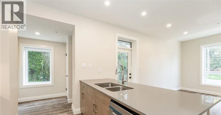 100-72 Erb Street E, Waterloo, ON, N2J 1L8 - 5