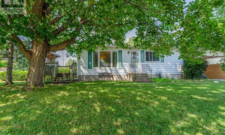 5 Laurentian Place