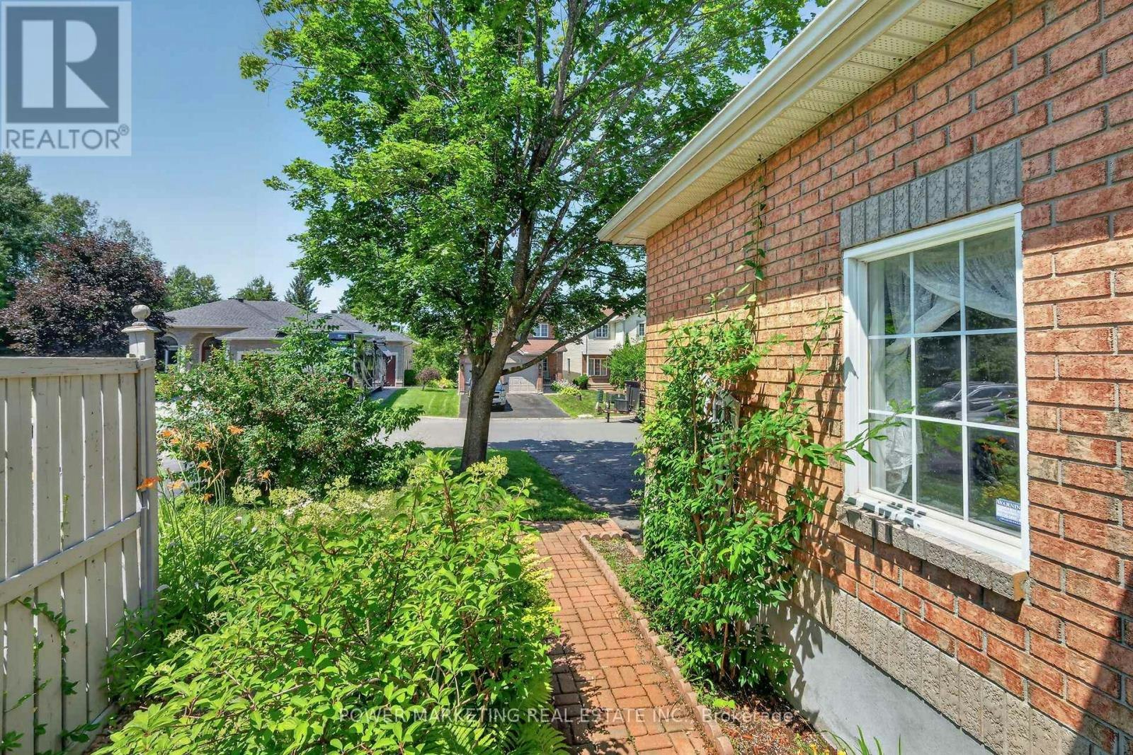 6886 Edgar Brault Street, Ottawa, ON, K1C 1L7 - 4