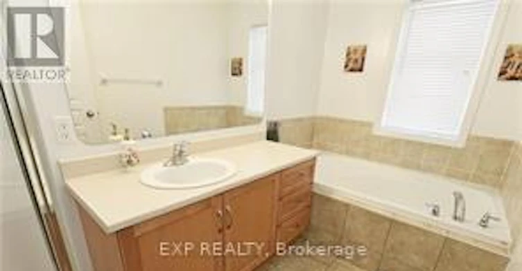 207 Hidden Meadow Avenue, Ottawa, ON, K1T 0C2 - 7