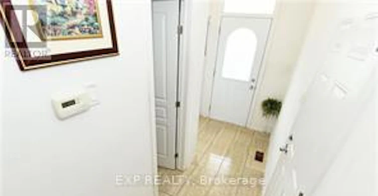 207 Hidden Meadow Avenue, Ottawa, ON, K1T 0C2 - 3