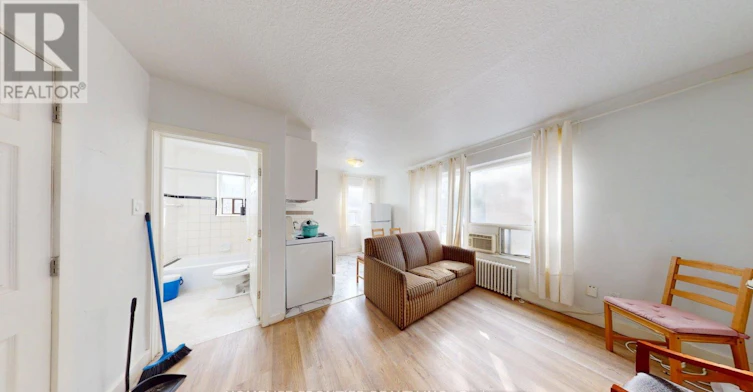 4-1110 Weston Road, Toronto, ON, M6N 3S4