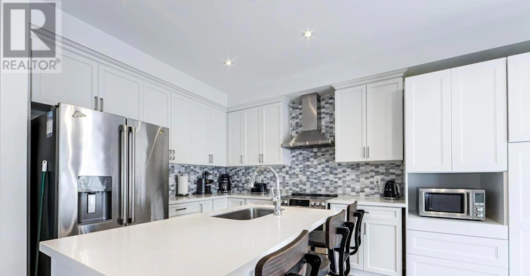 MAIN-33 Bremner Street, Whitby, ON, L1R 1W5 - 21