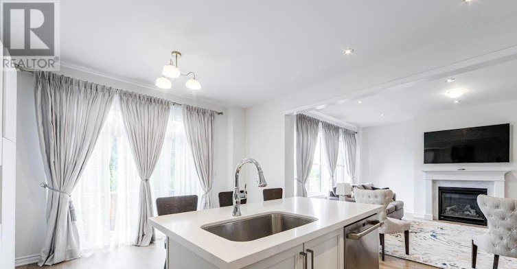 MAIN-33 Bremner Street, Whitby, ON, L1R 1W5 - 17