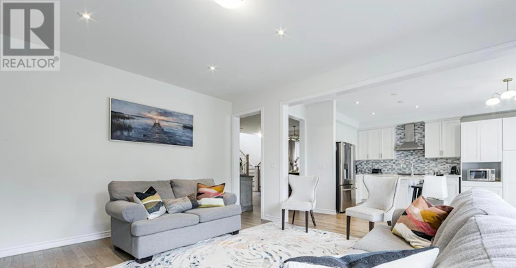 MAIN-33 Bremner Street, Whitby, ON, L1R 1W5 - 12