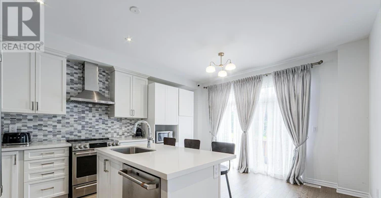 MAIN-33 Bremner Street, Whitby, ON, L1R 1W5 - 16