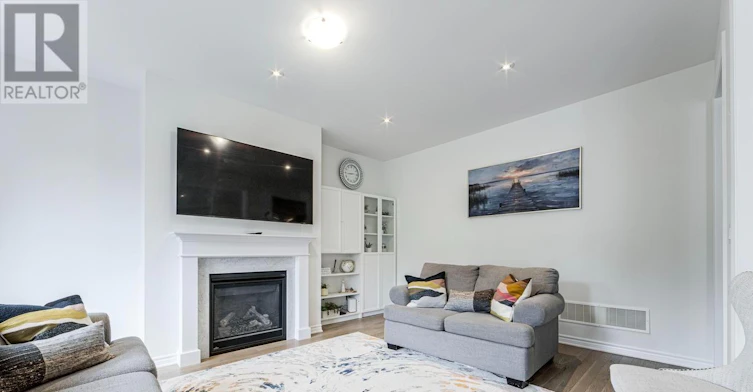 MAIN-33 Bremner Street, Whitby, ON, L1R 1W5 - 11