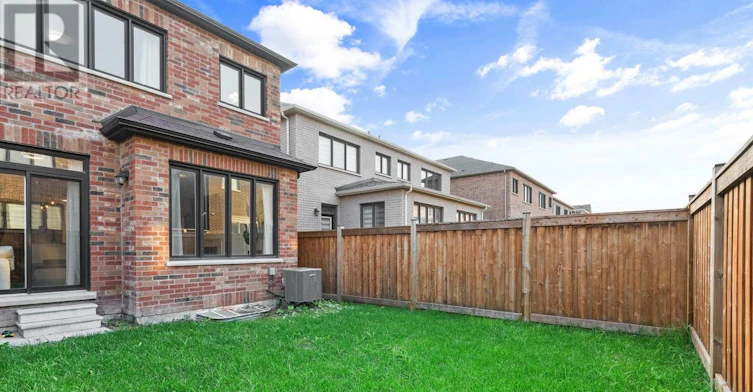 37 Macpherson Street, Whitby, ON, L1P 0N5 - 4