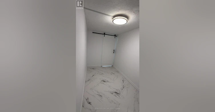 25 Garratt (Room Boulevard, Toronto, ON, M3K 1S8 - 3