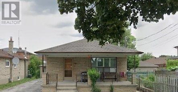 25 Garratt (Room Boulevard, Toronto, ON, M3K 1S8