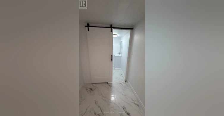 25 Garratt (Room Boulevard, Toronto, ON, M3K 1S8 - 4