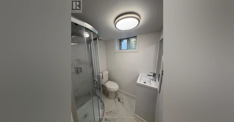 25 Garratt (Room Boulevard, Toronto, ON, M3K 1S8 - 5