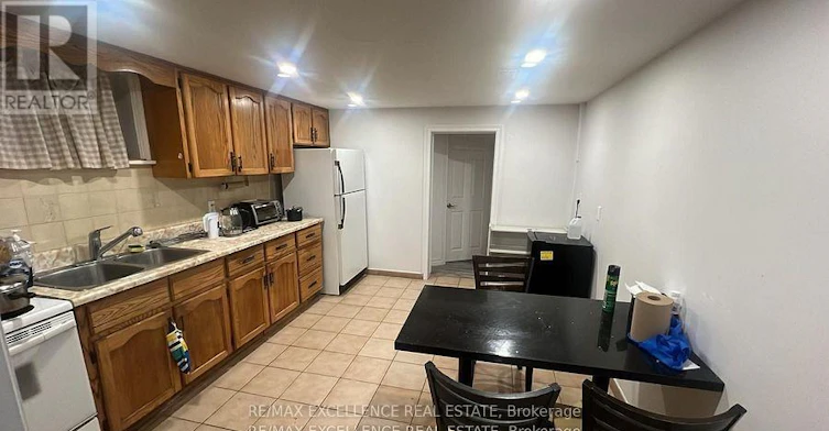 25 Garratt (Room Boulevard, Toronto, ON, M3K 1S8 - 2