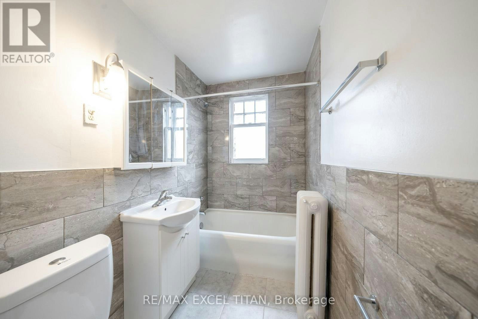 81-10 Kingston Road, Toronto, ON, M4L 2S4 - 8