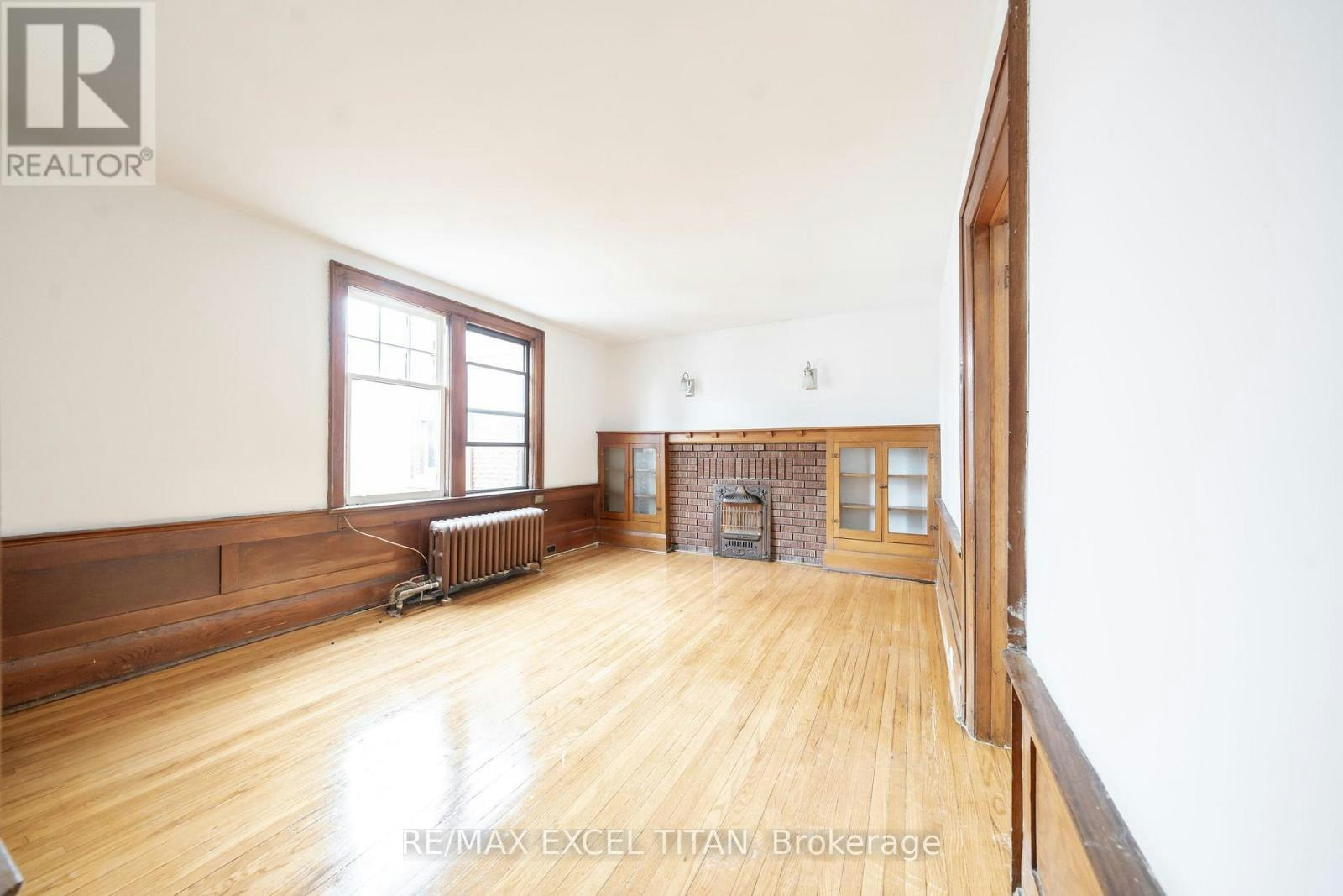 81-10 Kingston Road, Toronto, ON, M4L 2S4 - 4