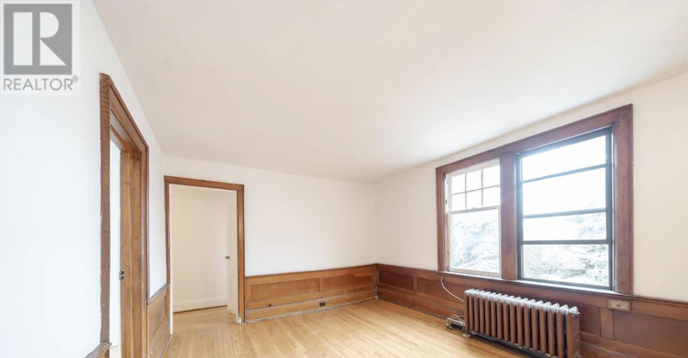 81-10 Kingston Road, Toronto, ON, M4L 2S4 - 2