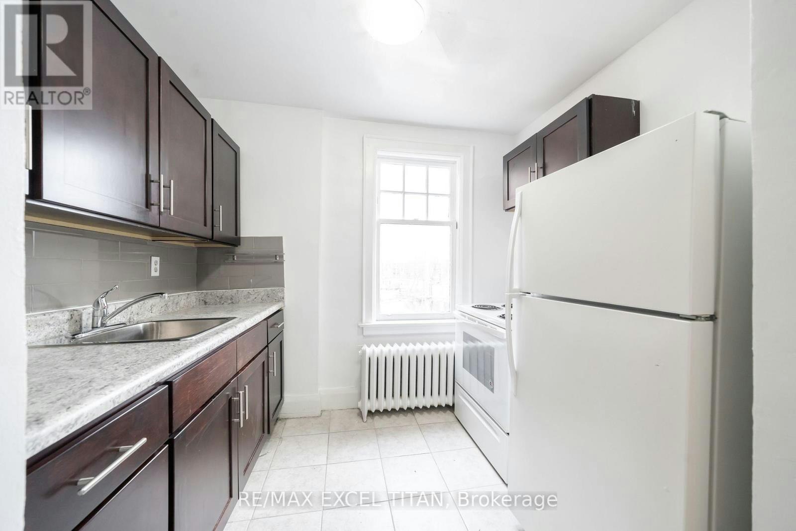 81-10 Kingston Road, Toronto, ON, M4L 2S4 - 7
