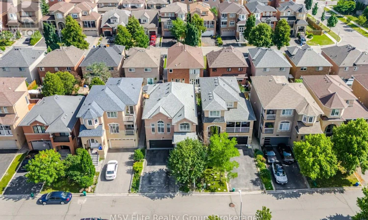 168 Sail Crescent