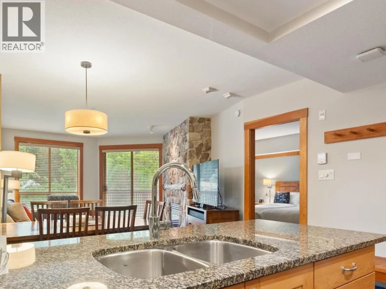 422-2036 London Lane, Whistler, BC, V8E 0N7 - 4