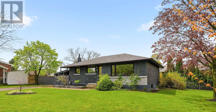 25 Briarsdale Drive, St. Catharines, ON, L2T 2Z4 - 2