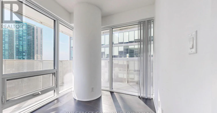 1210-100 Harbour Street, Toronto, ON, M5J 0B5 - 11