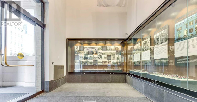 1901-426 University Avenue, Toronto, ON, M5G 1S9 - 5