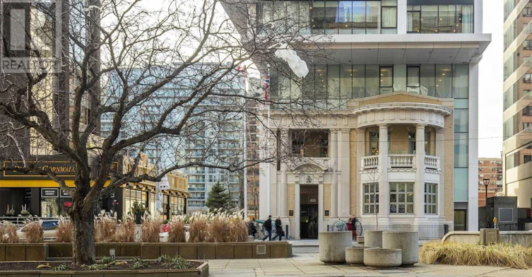 1901-426 University Avenue, Toronto, ON, M5G 1S9 - 3