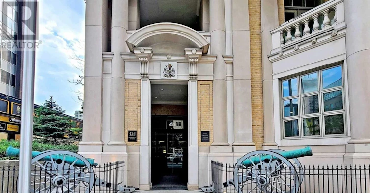 1901-426 University Avenue, Toronto, ON, M5G 1S9 - 4