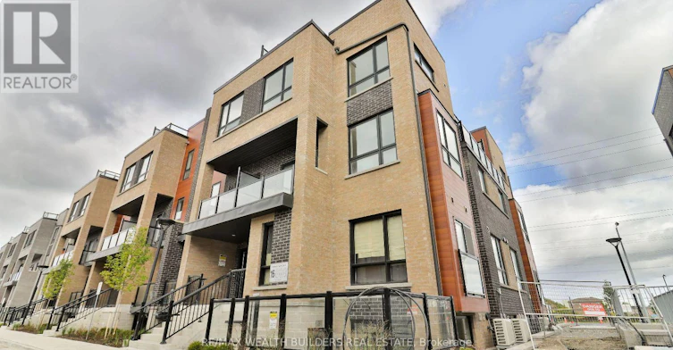 6-16 Lytham Green Circle, Newmarket, ON, L3Y 0H3