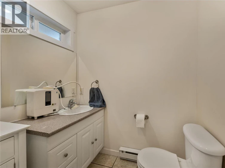691-693 Okanagan Boulevard, Kelowna, BC, V1Y 7L2 - 43