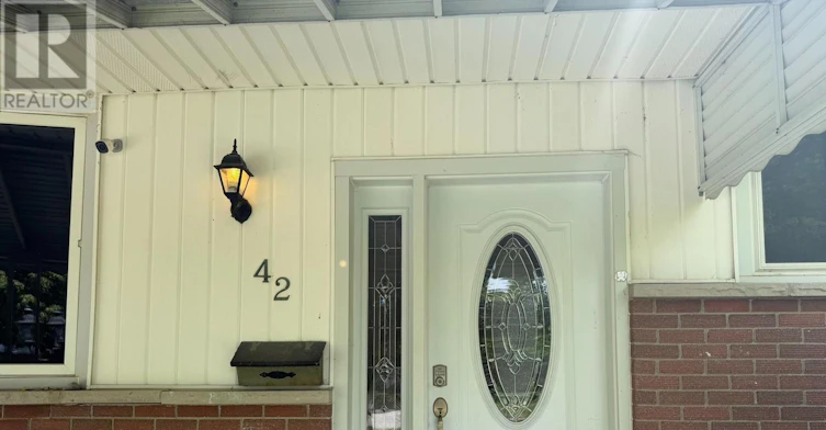 42 Oneida Road, London, ON, N5V 2X1 - 2